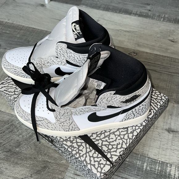 Nike Air Jordan 1 retro high OG NEW WITH BOX - Picture 3 of 10